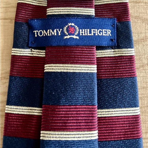 TOMMY HILFIGER VINTAGE
STRIPED BURGUNDY TIE - Picture 4 of 6